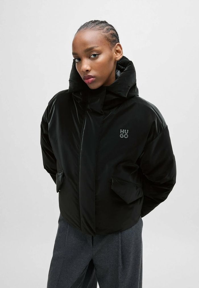 𝗛𝘂𝗴𝗼 𝗕𝗼𝘀𝘀 - 𝗢𝘃𝗲𝗿𝘀𝗶𝘇𝗲𝗱 𝗳𝗶𝘁 𝘃𝗲𝗹𝘃𝗲𝘁 𝗹𝗼𝗼𝗸 𝗵𝗼𝗼𝗱𝗲𝗱 𝗷𝗮𝗰𝗸𝗲𝘁