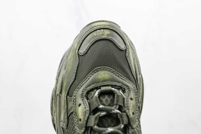 Balenciaga Triple S army green 