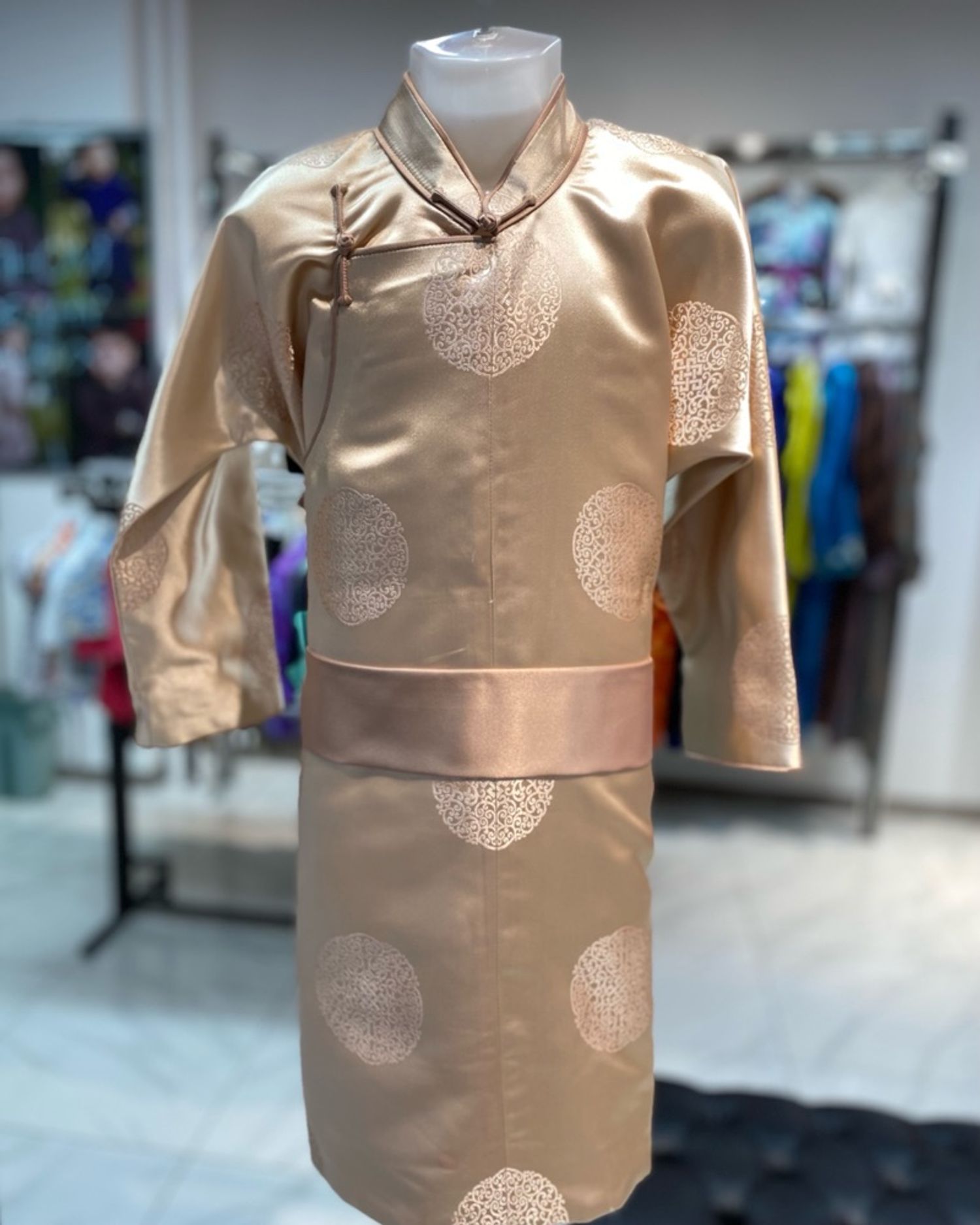 Бэйж шаргал торгон дээл