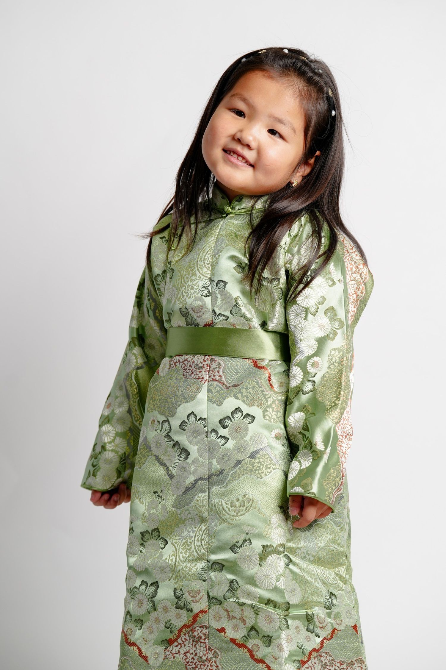 Цэцгэн хээтэй ногоон торгон дээл