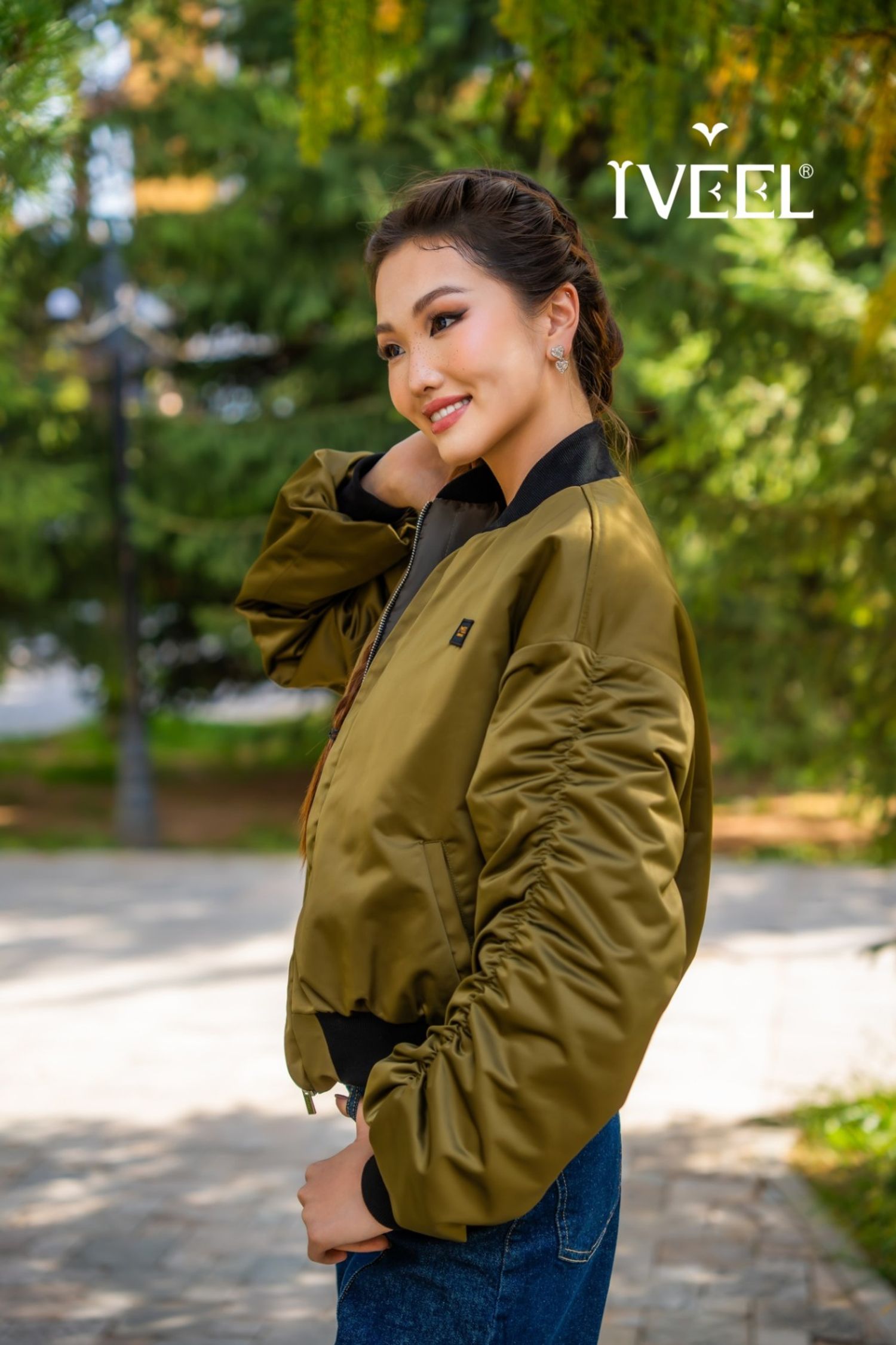 Эмэгтэй бомбер