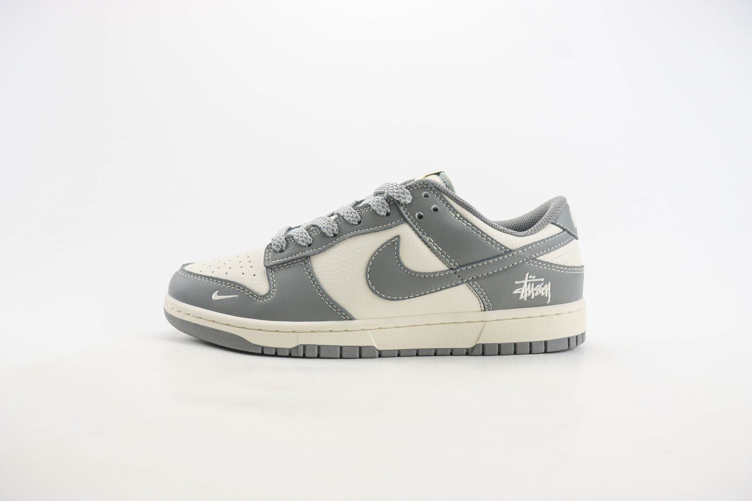 Nike SB Dunk Low x Stussy 61