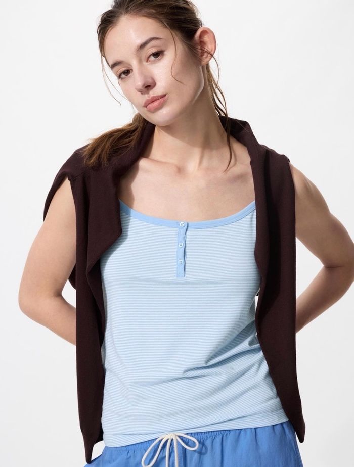 UNIQLO Зөөлөн материалтай топ