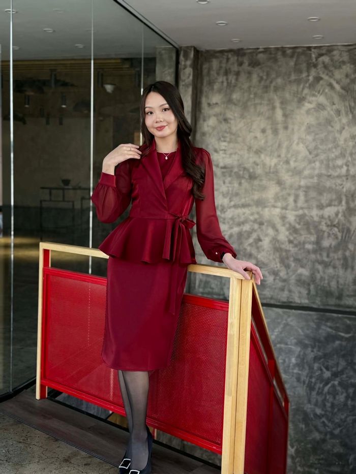 Тансаг классик хослол улаан хүрэ