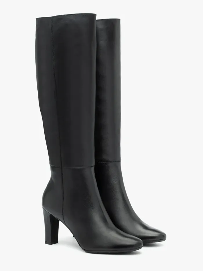Black women’s leather knee boots