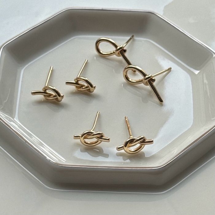 Knot studs