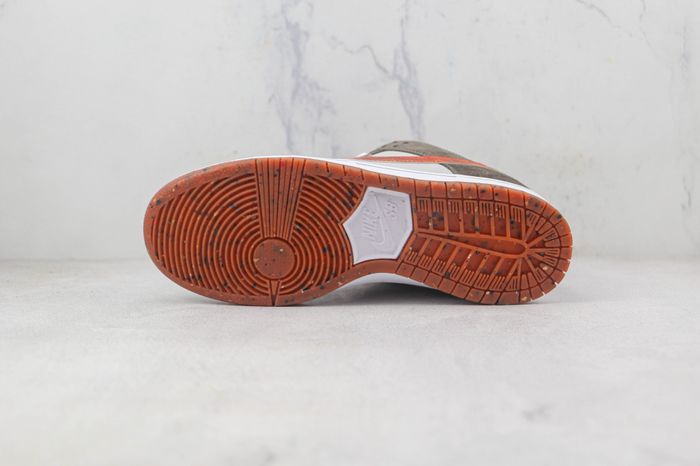 Crushed Skate Shop x Nike SB Dunk Low