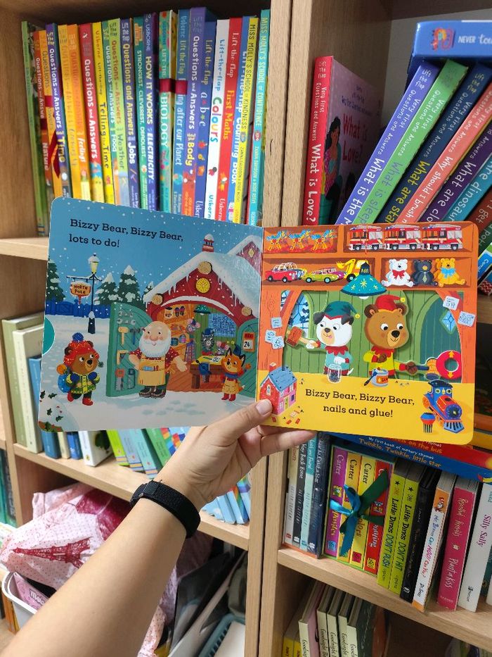 Bizzy bear-Christmas helper