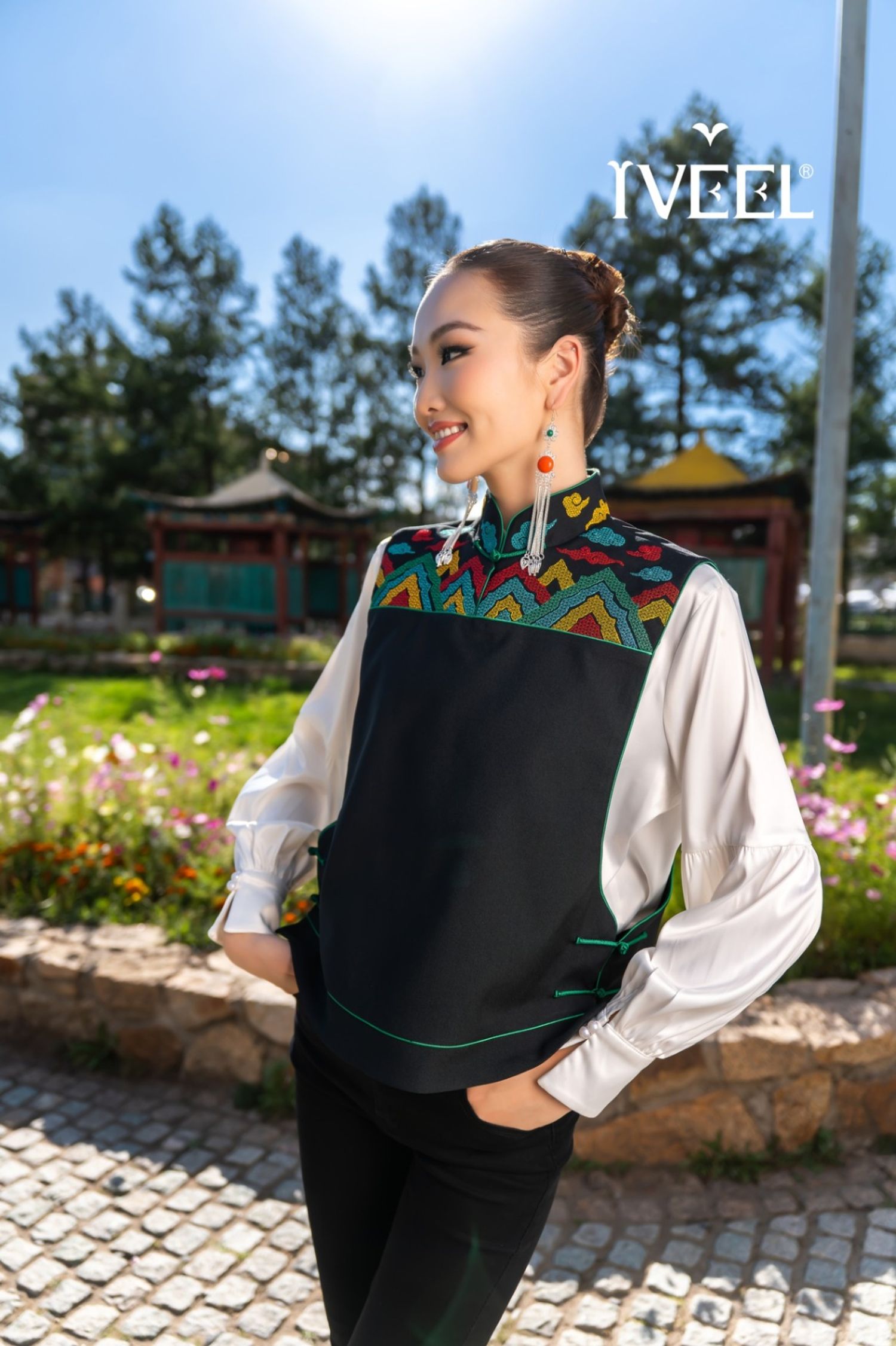 Энгэр зах хатгамалтай хантааз