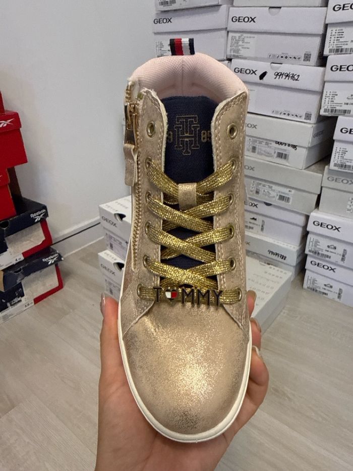 Tommy Hilfiger гутал