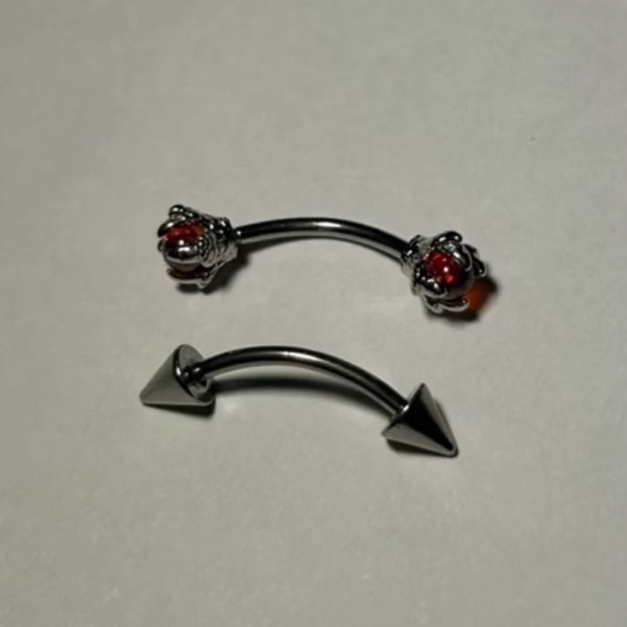 Хөмсөгний ээмэг