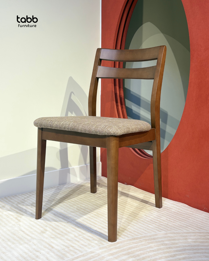MINIMAL BROWN CHAIR