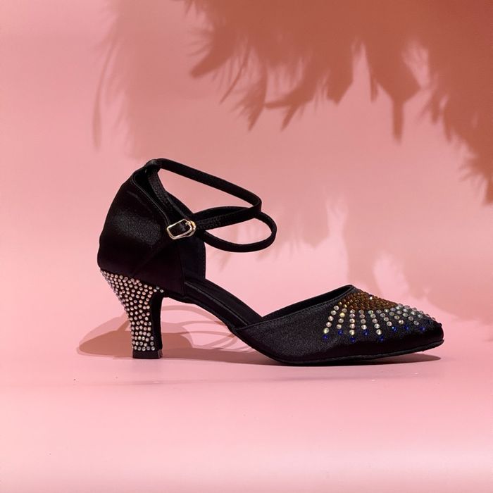 Бүжгийн гутал /шигтгээтэй/