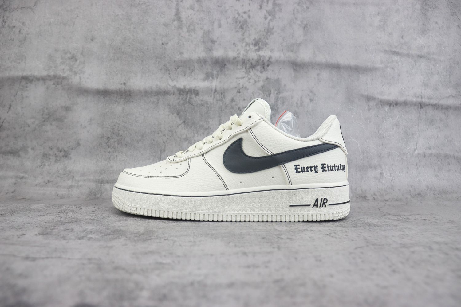 Nike Air Force 1 x Vlone 02