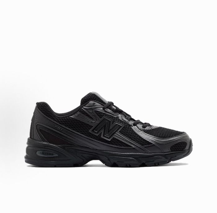 New Balance 740 All Black