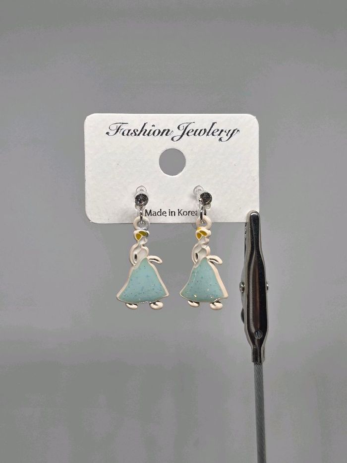 Хавчдаг ээмэг