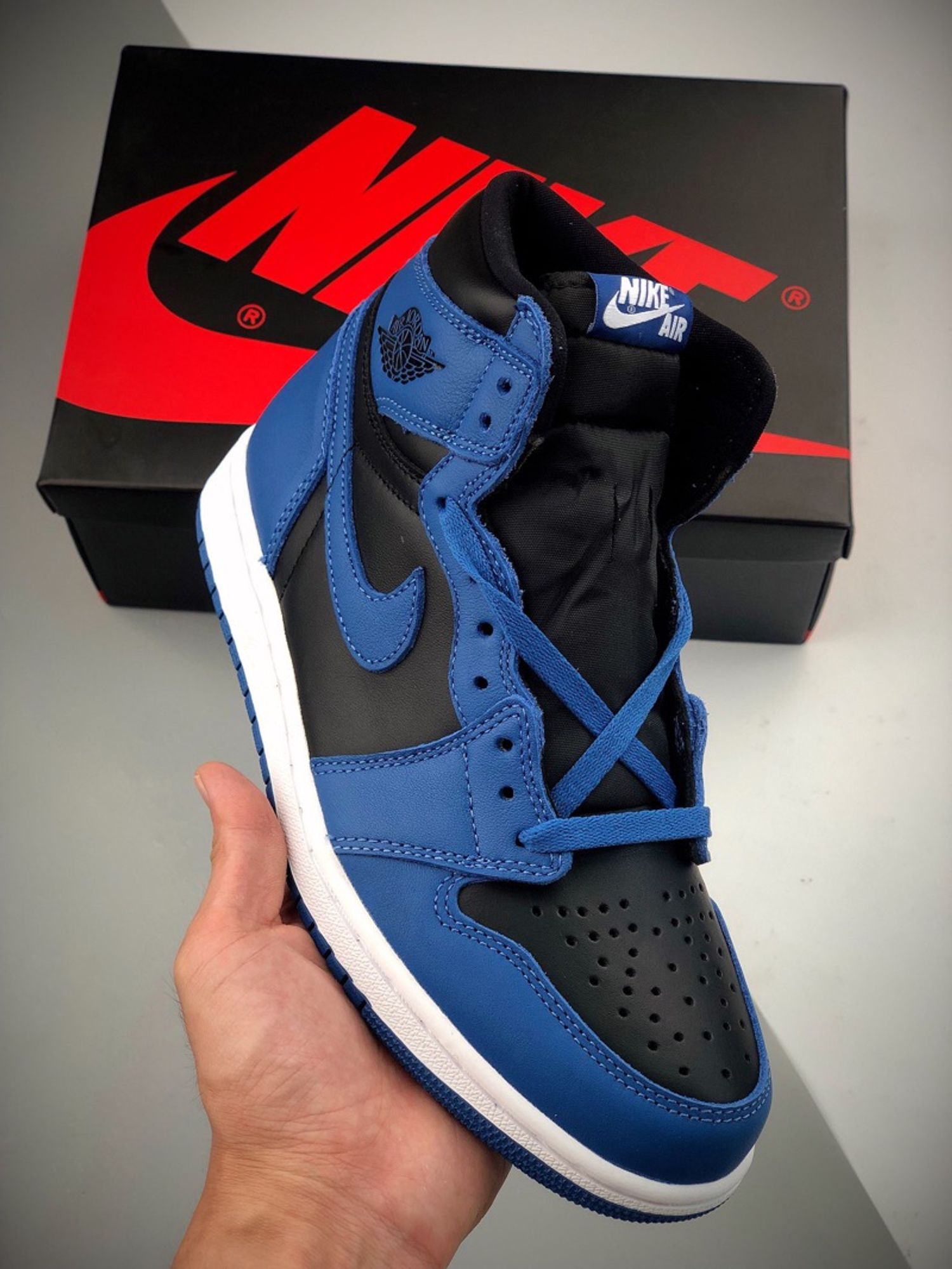 Air Jordan 1 Retro High OG “Dark Marina Blue”