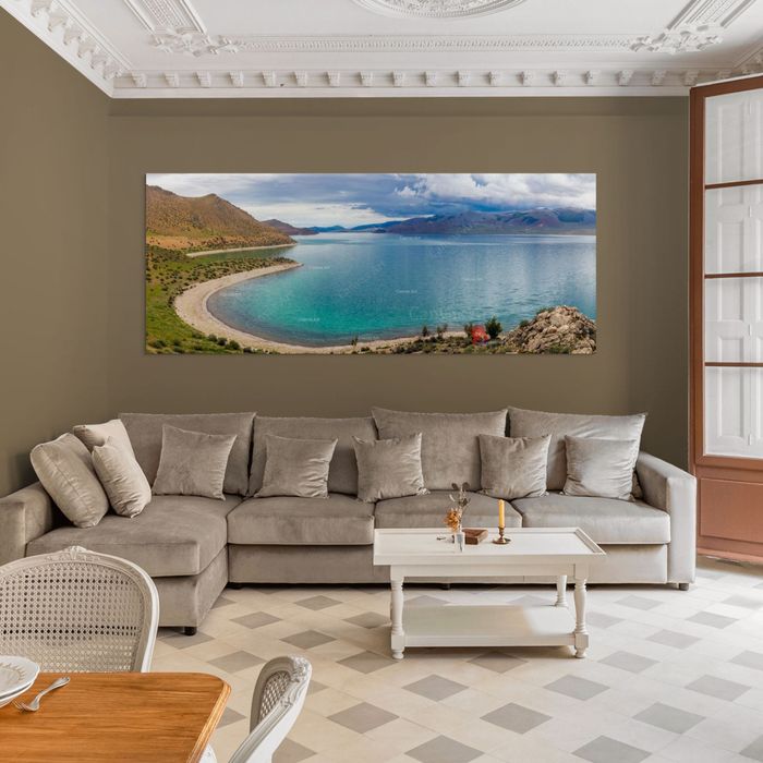 Улаагчны хар нуур 