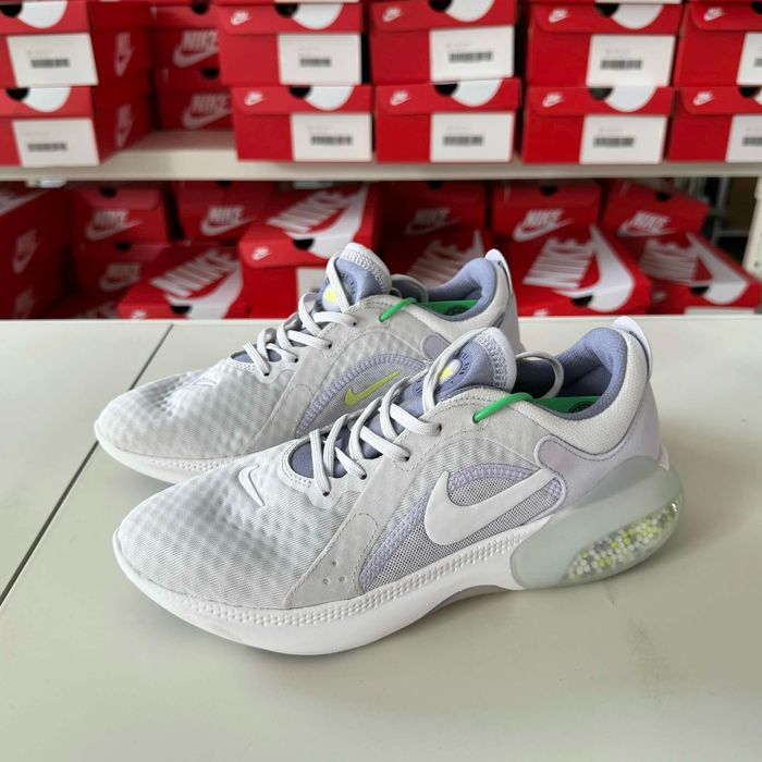 NIKE