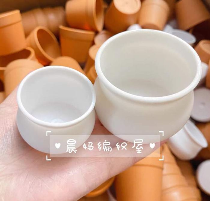 Цэцгийн ваар цагаан