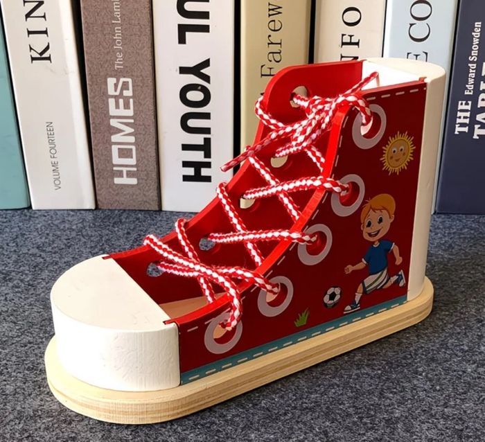 Том модон үддэг гутал