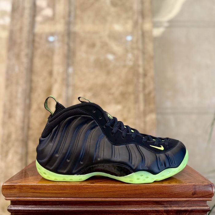 Nike Air Foamposite One Black Volt
