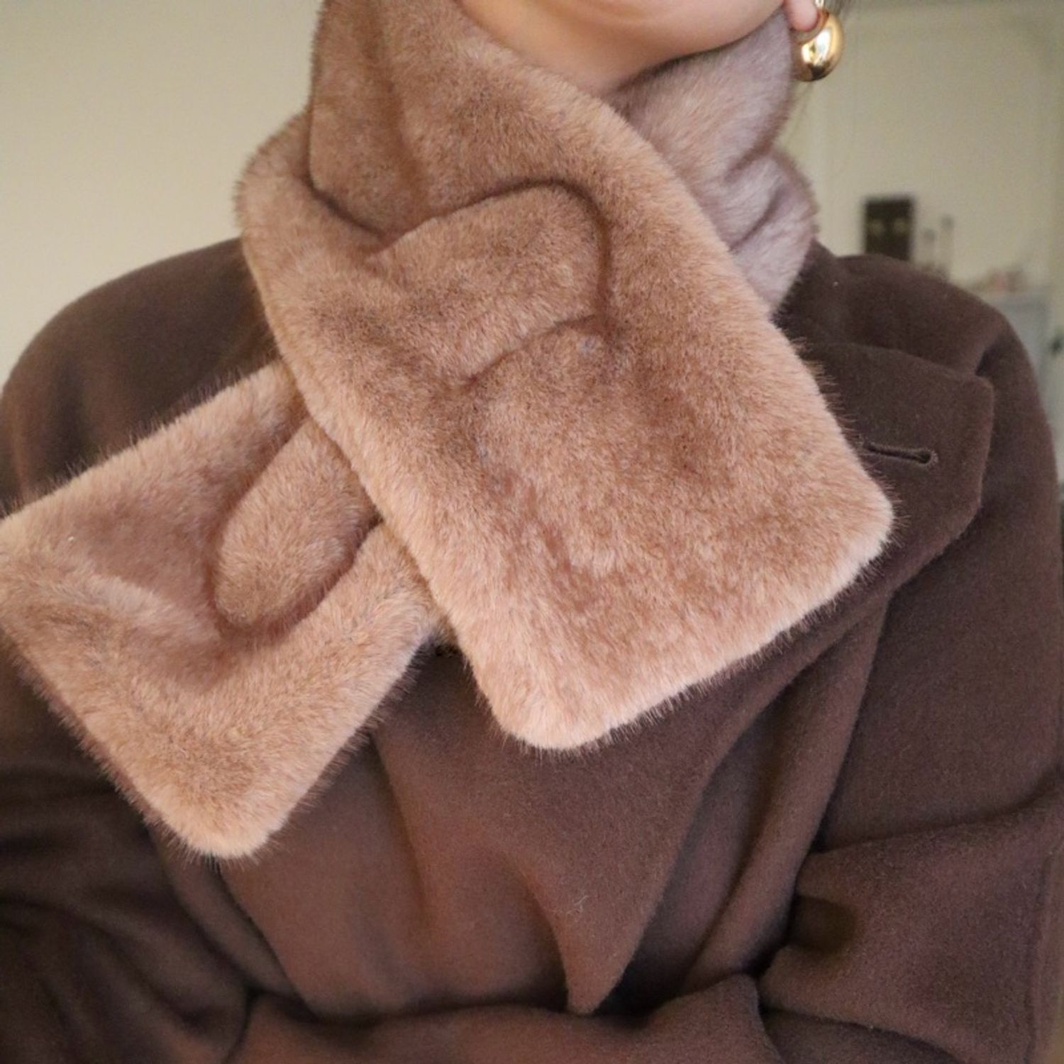 Бэлэн trendy үслэг ороолт