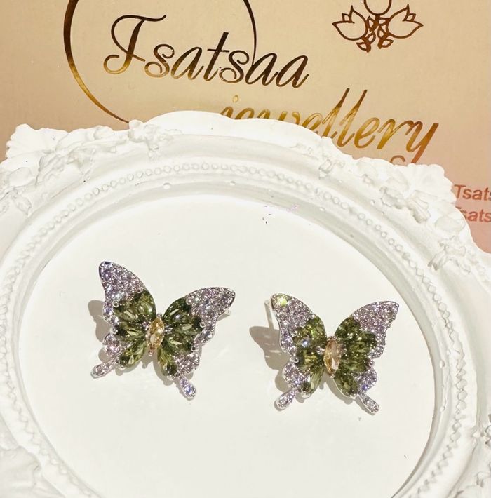 Эрвээхэйтэй ээмэг