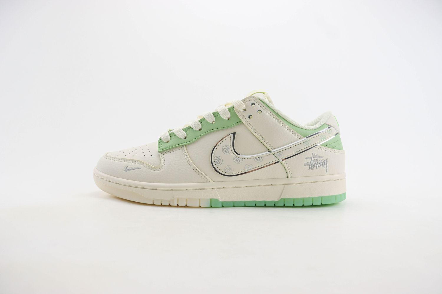Nike SB Dunk Low x Stussy 119