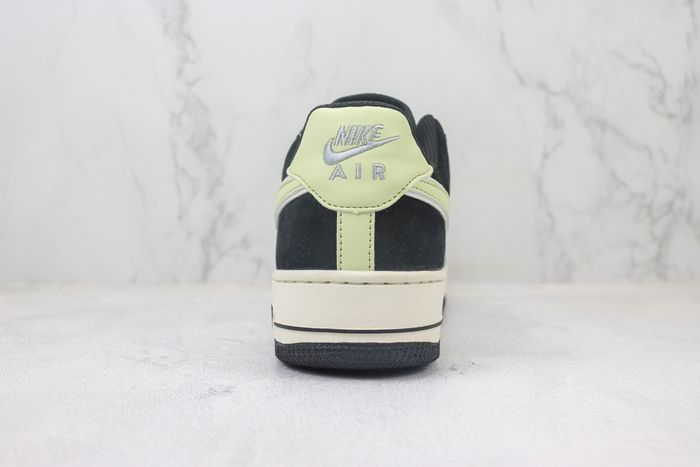 Nike Air Force 1 07 Low Panda White 