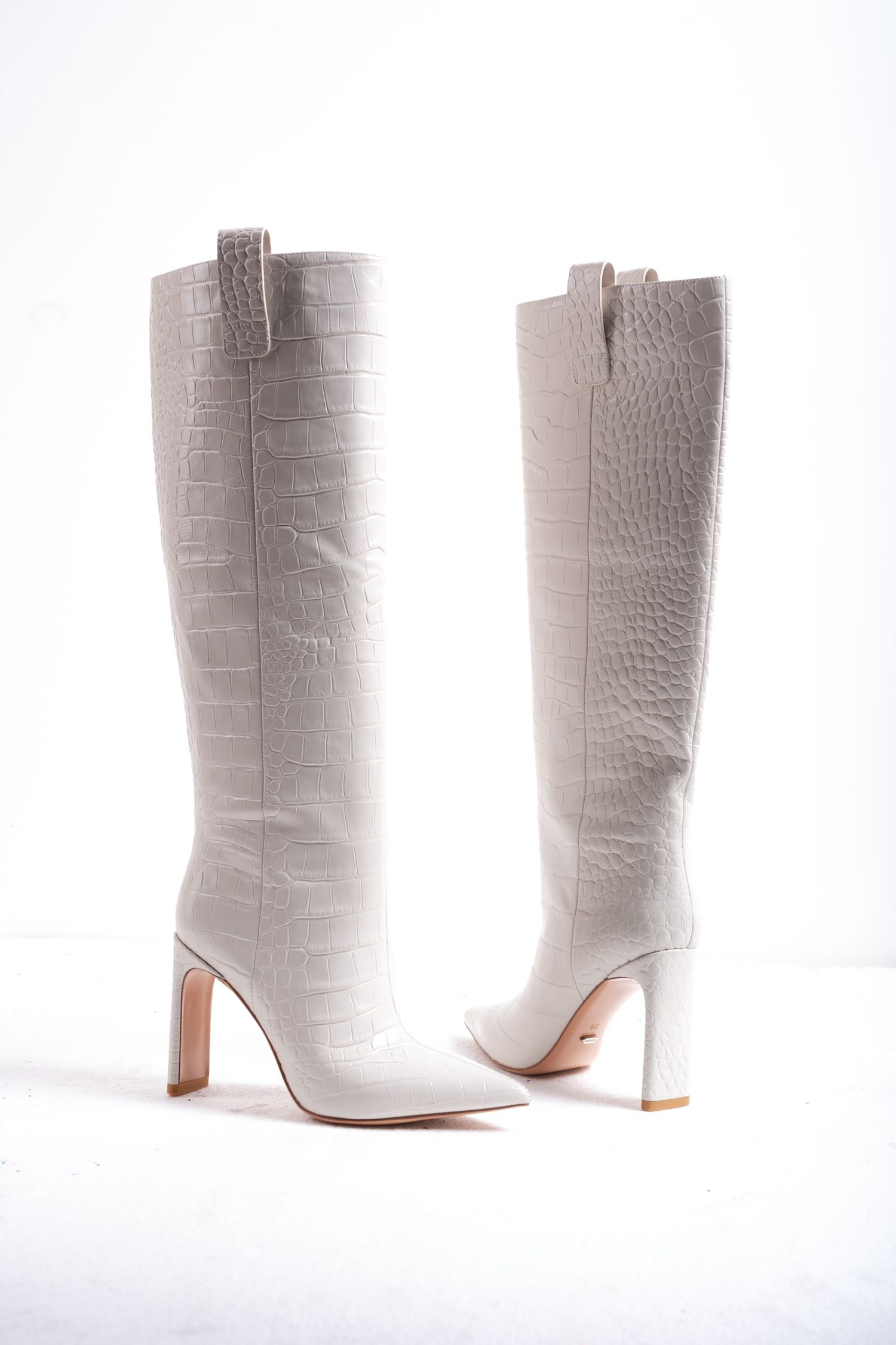 Урт түрийтэй  