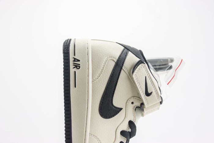 Nike Air Force 1 Mid 