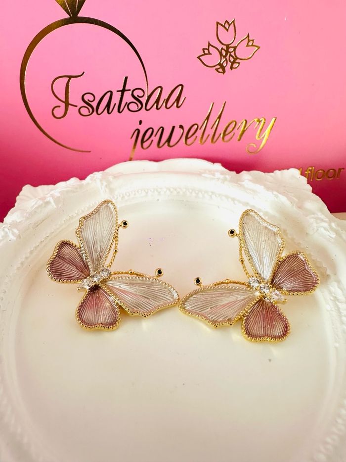 Эрвээхэйтэй ээмэг