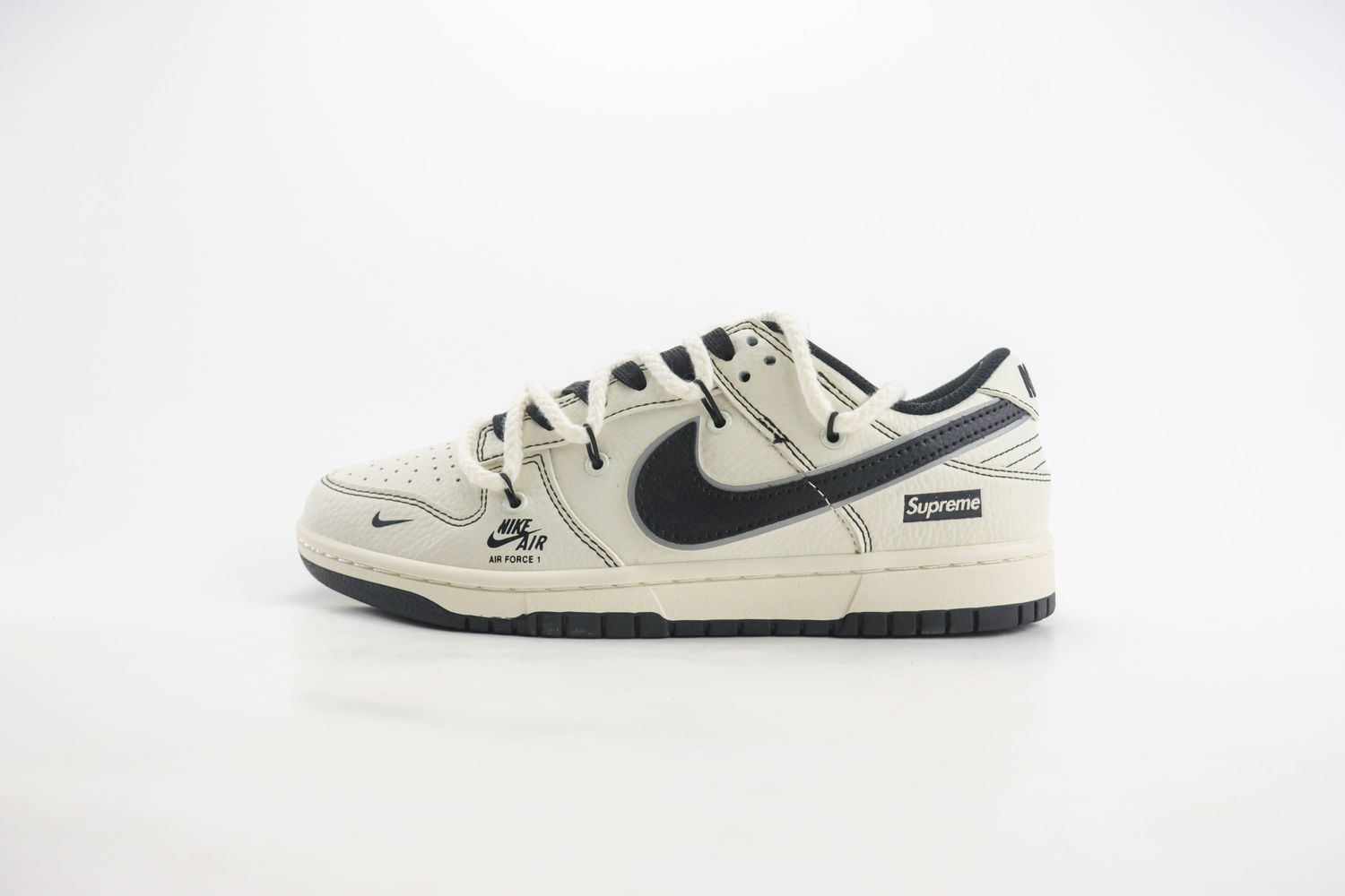 Nike SB Dunk Low x supreme 51