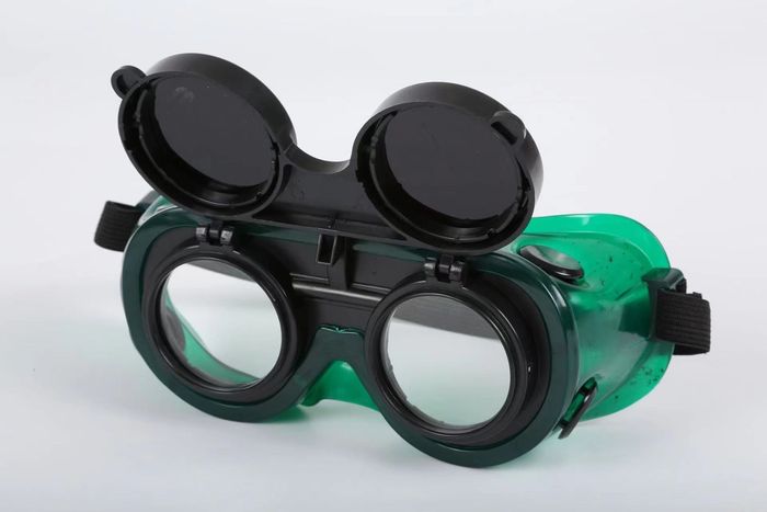 Гагнуур нүдний шил 