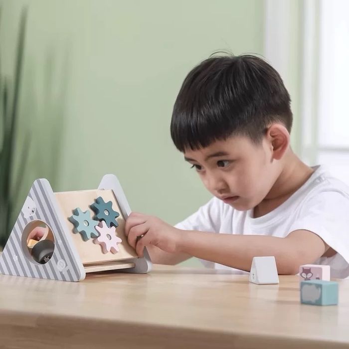 Модон гурвалжин