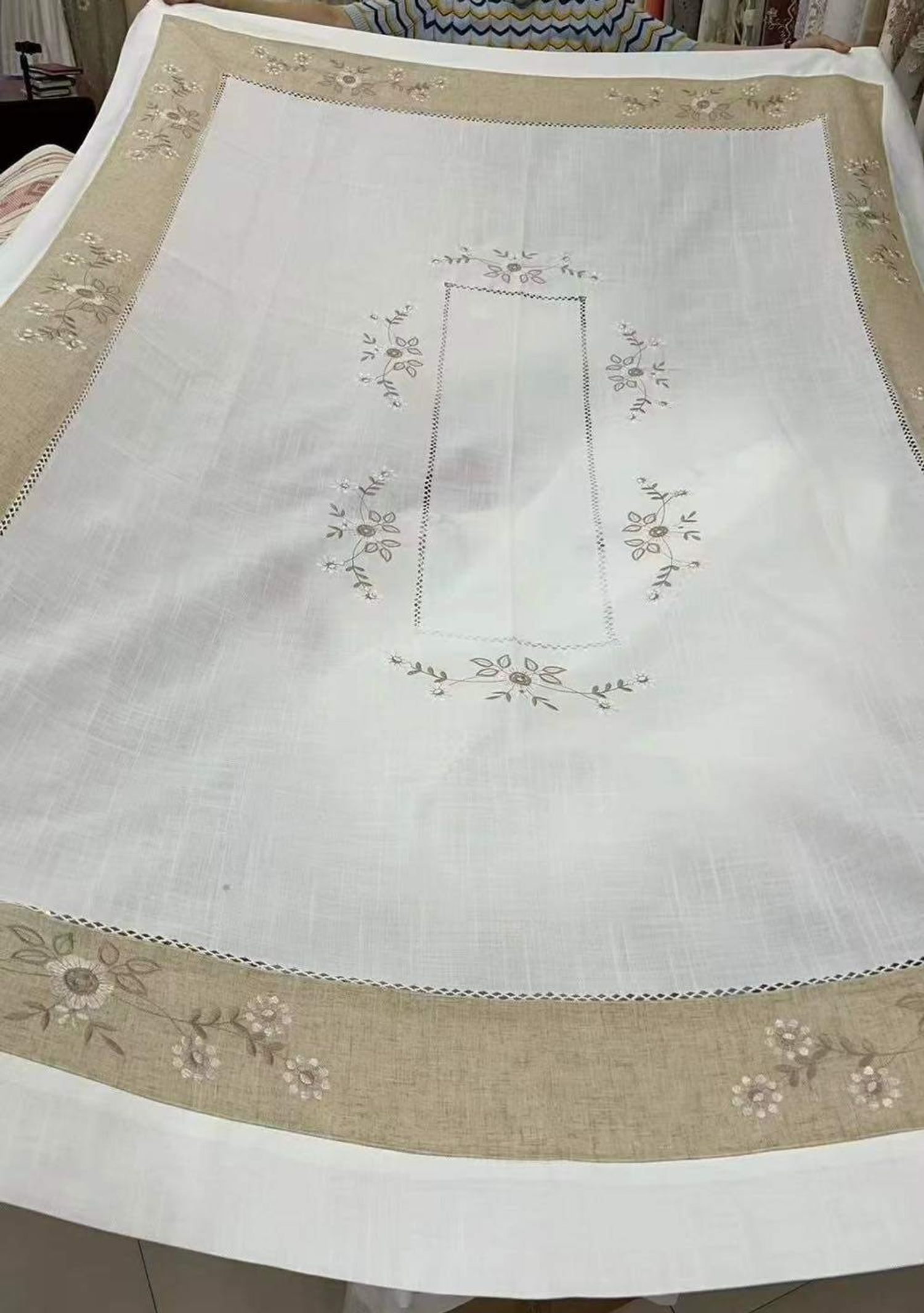 Сайн чанарын даавуун ширээний бүтээлэг