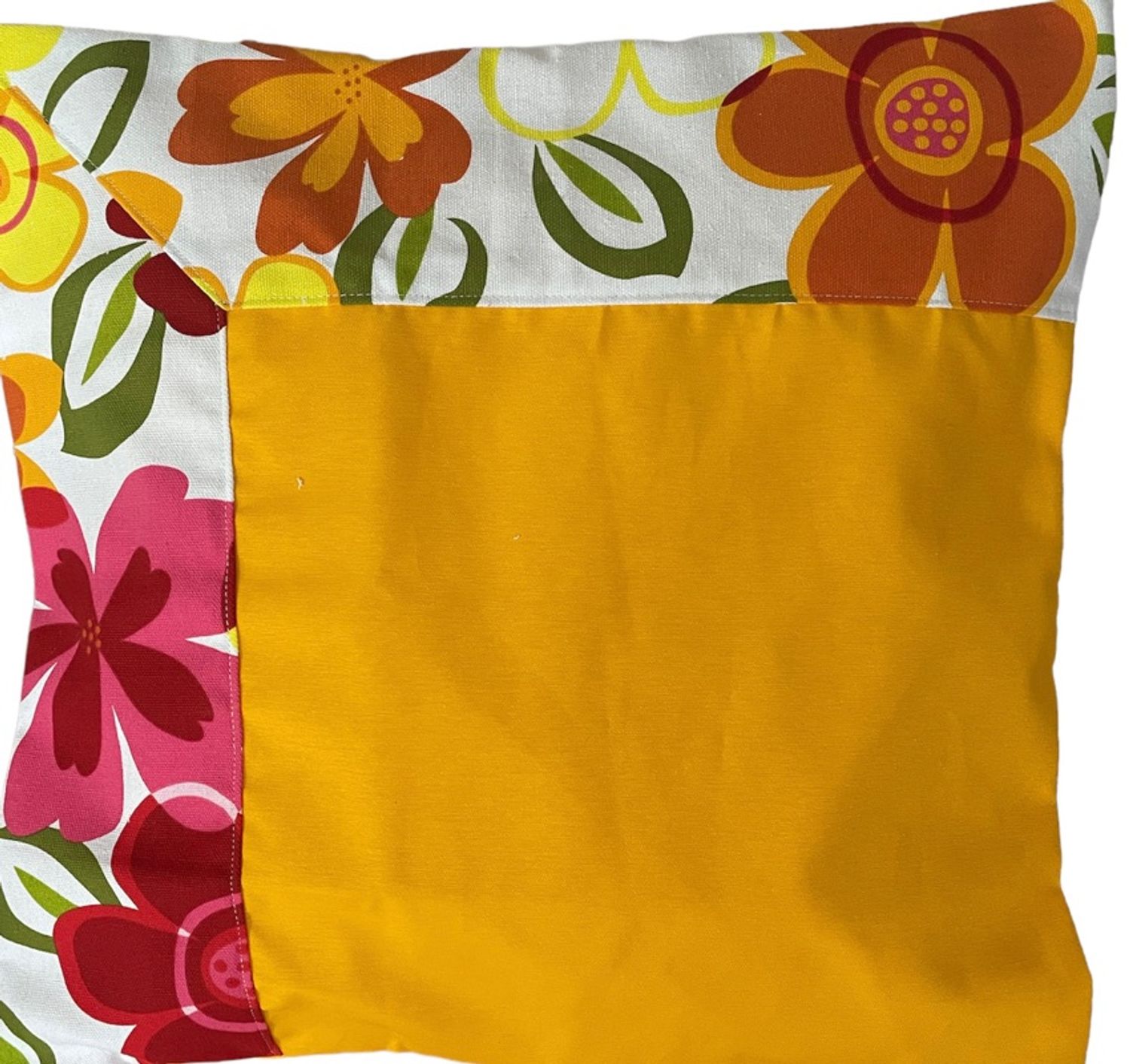 Шар цэцгэн хүрээтэй дэр