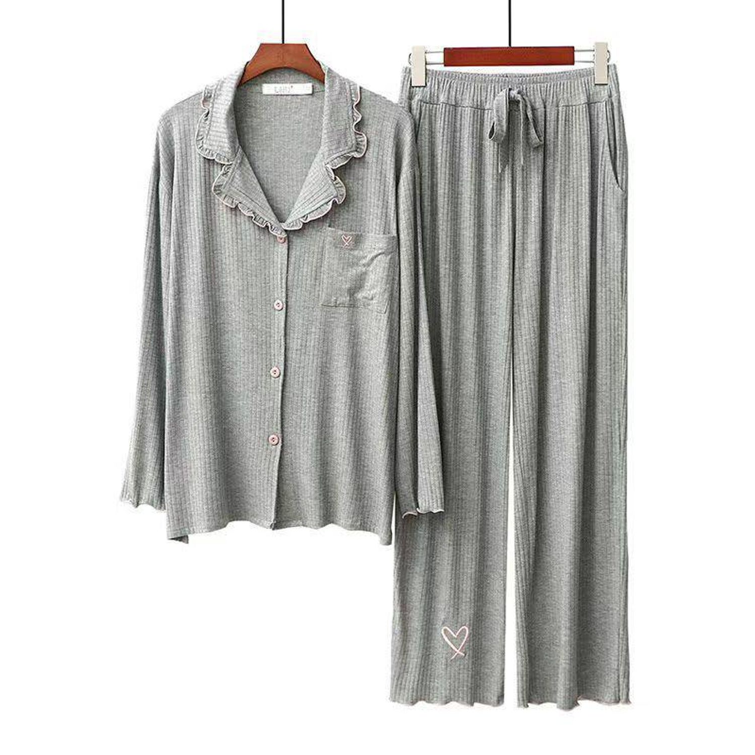 Зөөлөн суналттай даавуун эмэгтэй