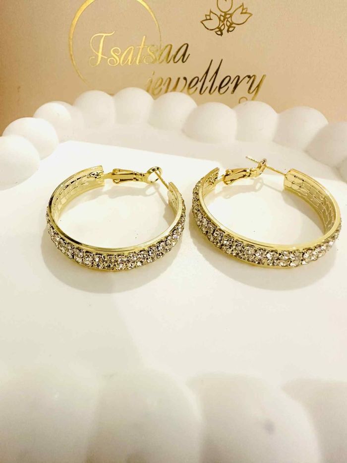 Шигтгээтэй цагираган ээмэг