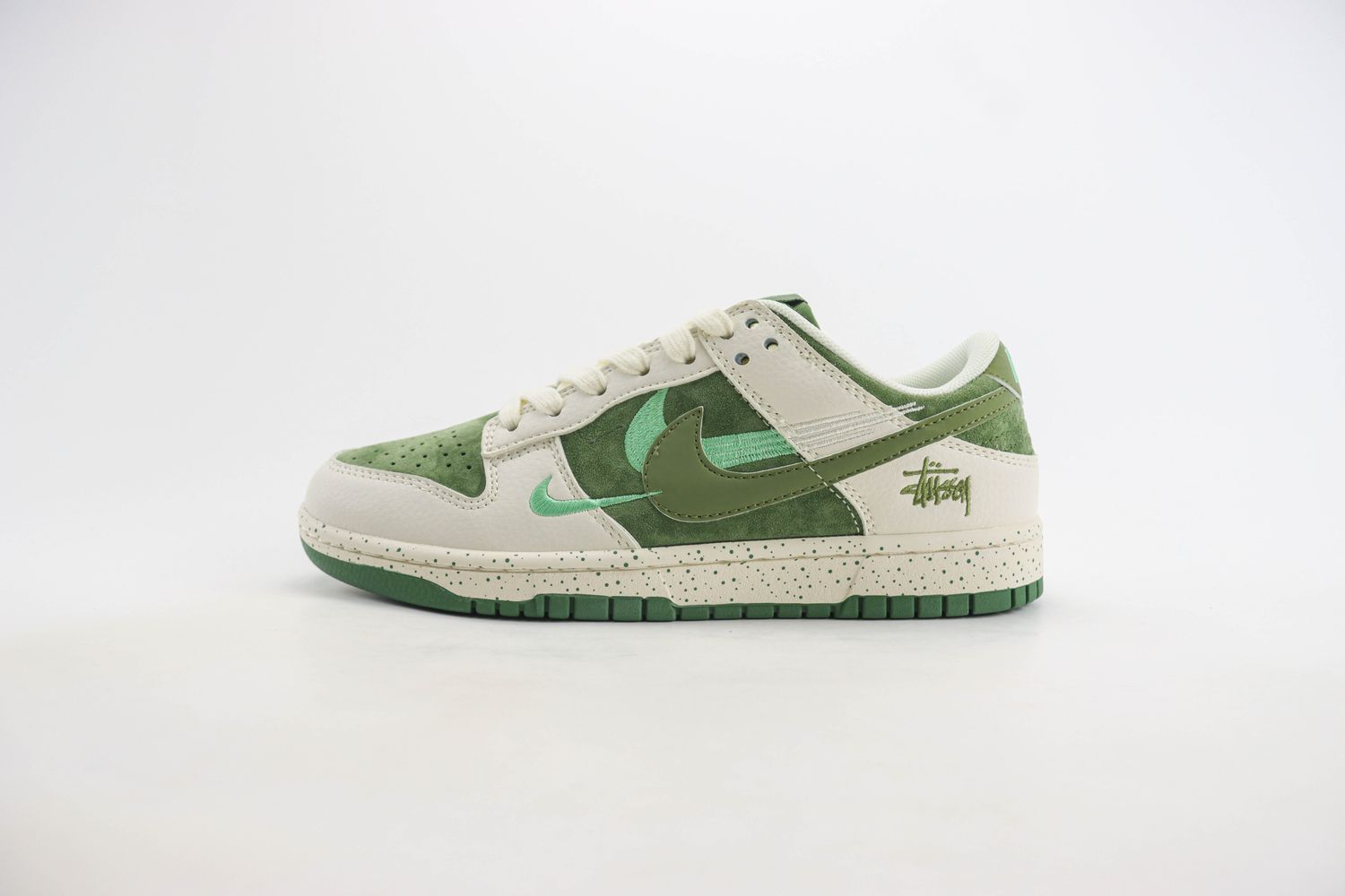 Nike SB Dunk Low x Stussy 111