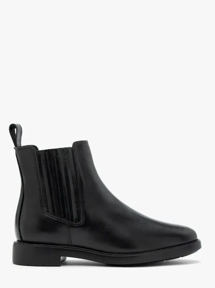 Black leather warm-lined Chelsea boots