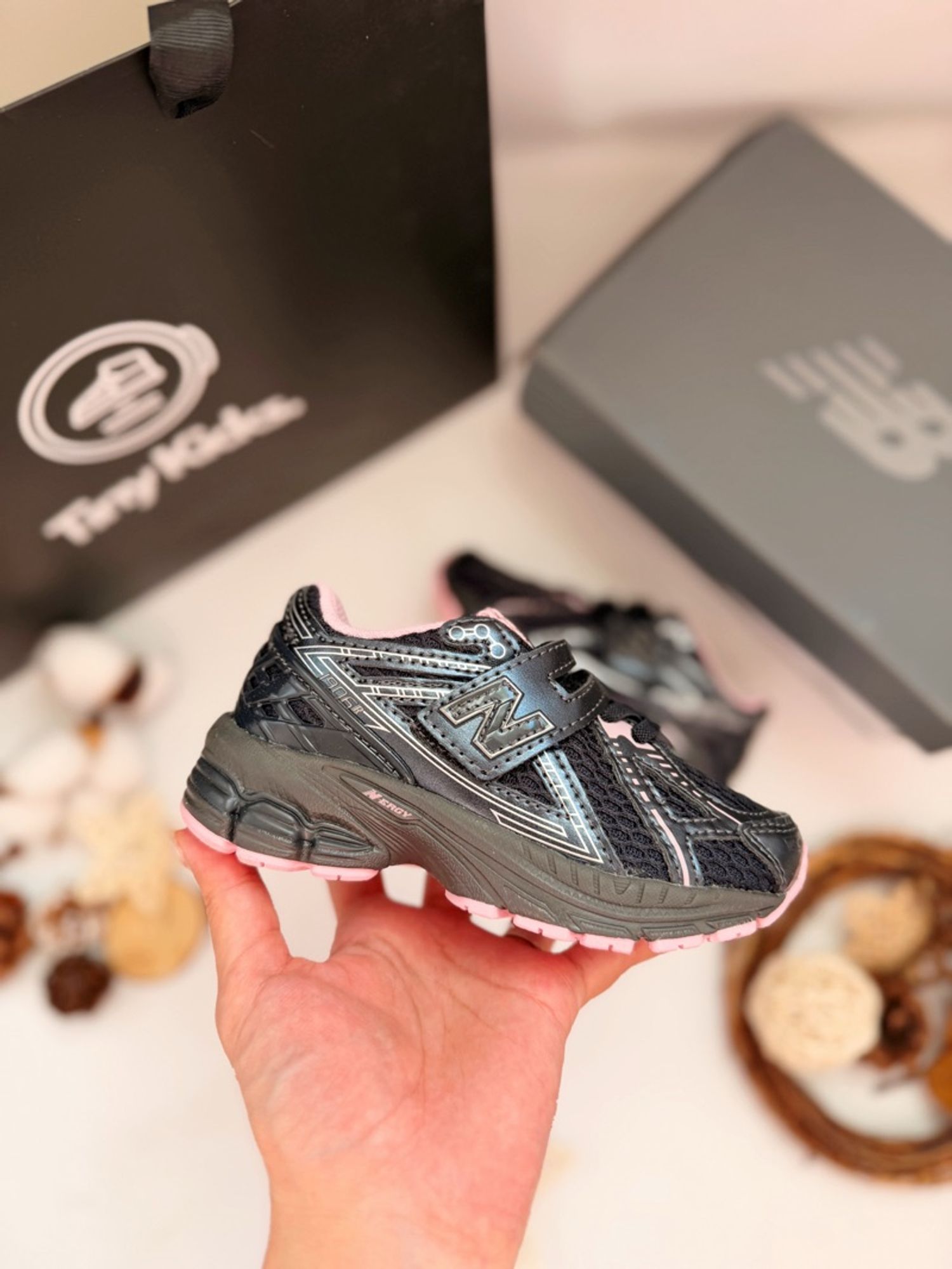 New Balance 1906 Cherry