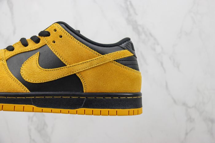 Nike SB Dunk Low Pro “Iowa” 2015 University Gold/Black
