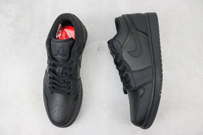 Jordan 1 Low Triple Black