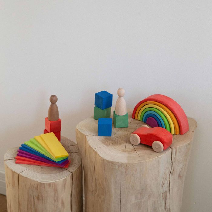 Travel set with rainbow toy