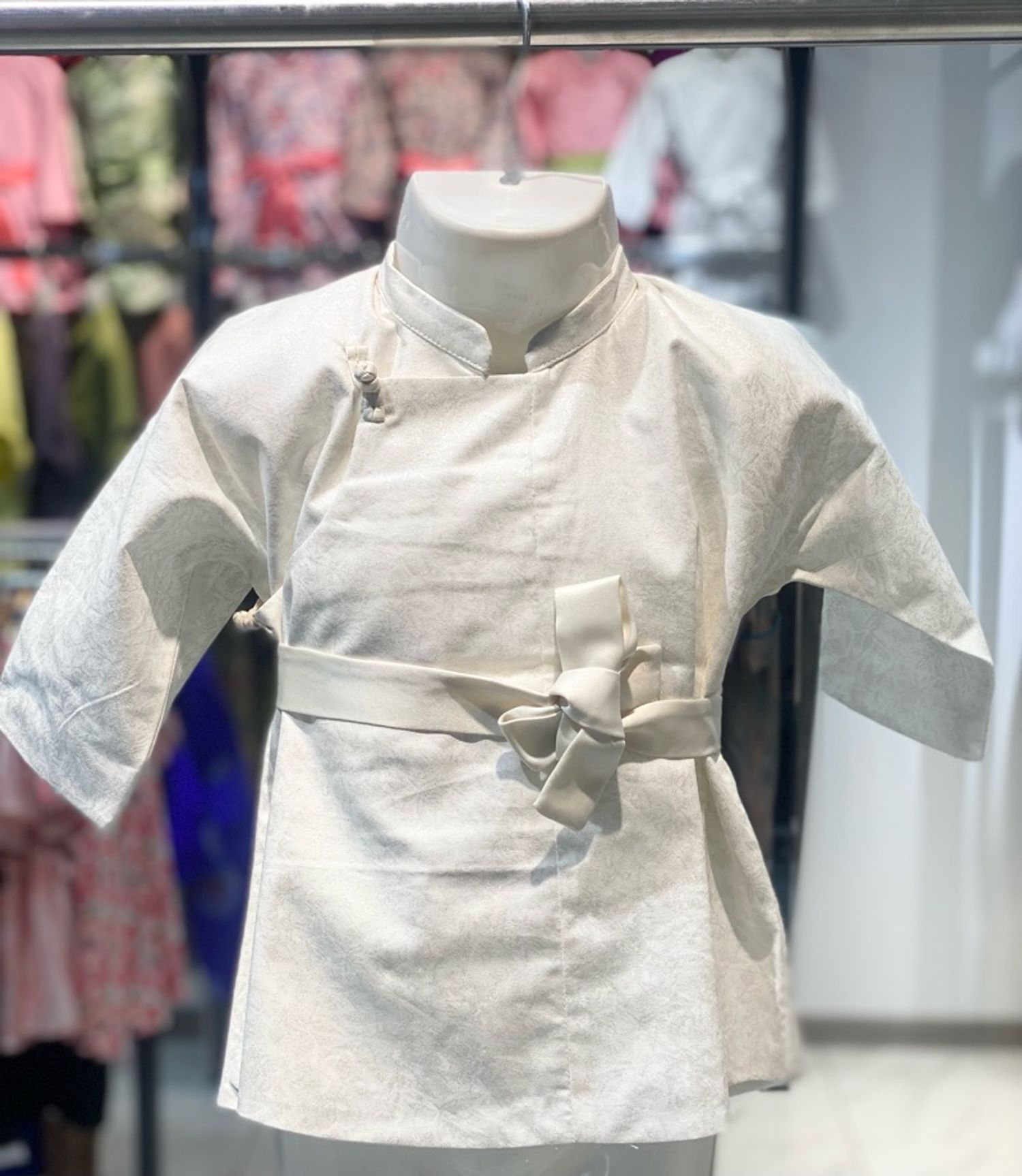 Цагаан хээтэй бүчтэй баривч