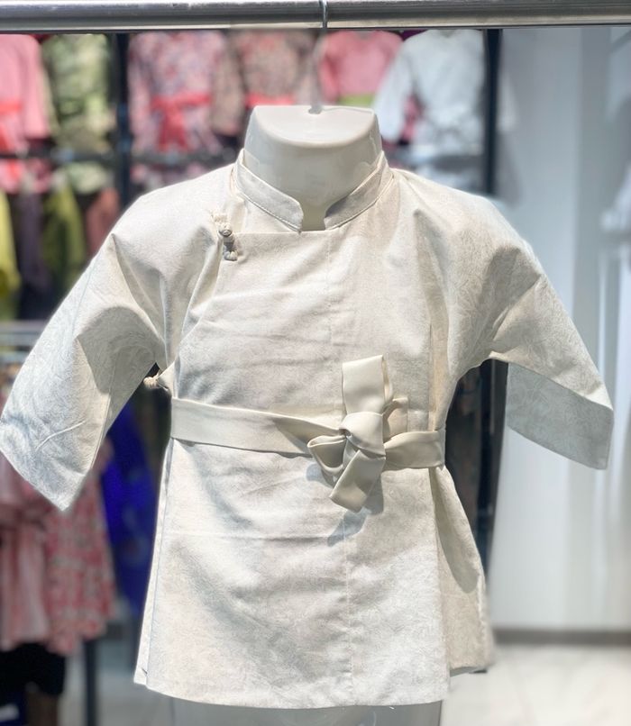 Цагаан хээтэй бүчтэй баривч