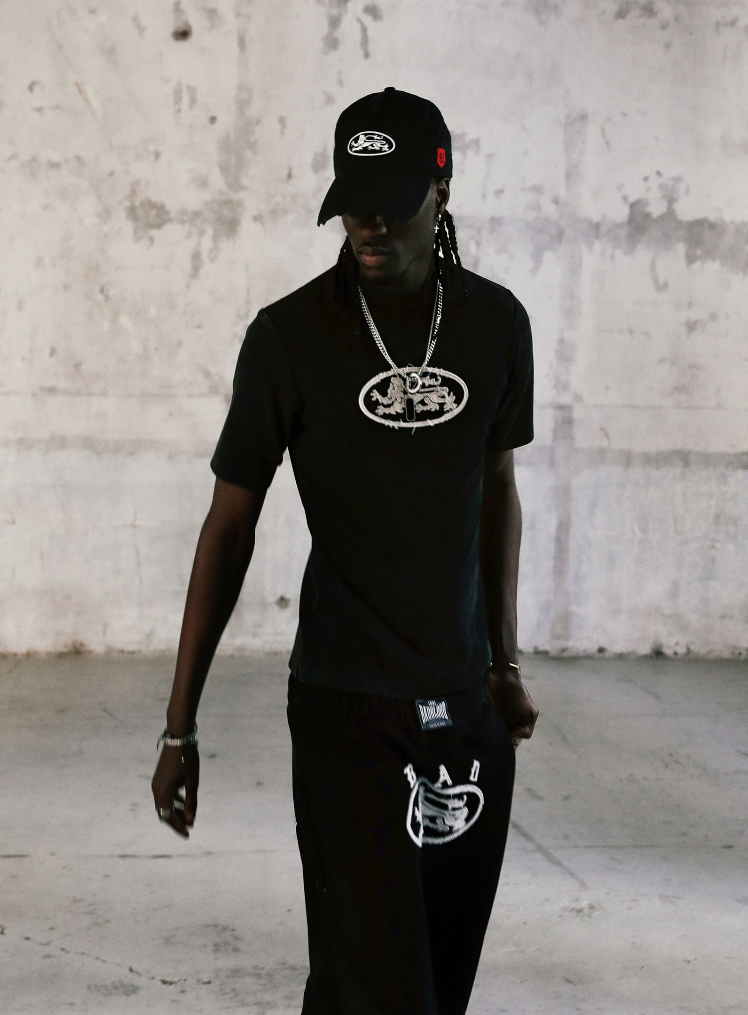 Lion Patch Short Sleeve Slim Fit - Washed Black