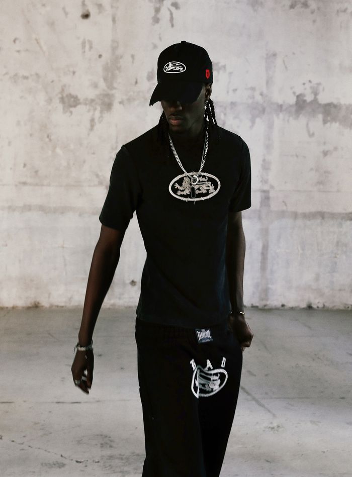 Lion Patch Short Sleeve Slim Fit - Washed Black